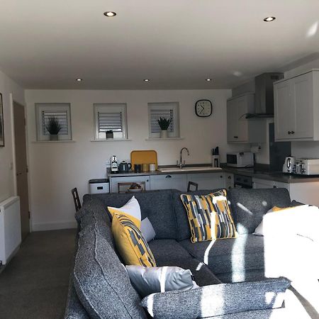 Retro Retreat, Sea View, Free Parking & Ev Plug-In Villa Whitby Exterior photo